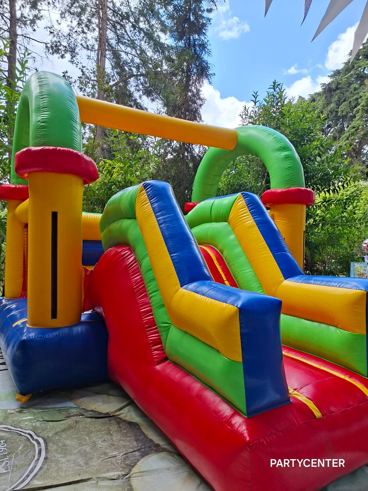 Arco, Rampa y resbaladero inflable Party Center