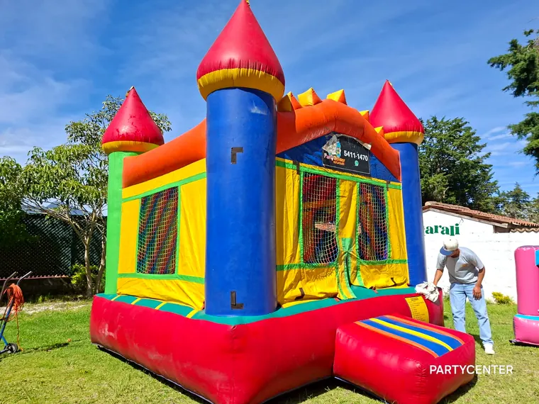 Castillo inflable de colores para niños