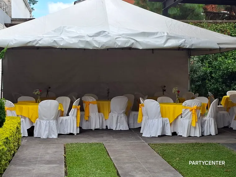 Montaje de evento bajo toldo